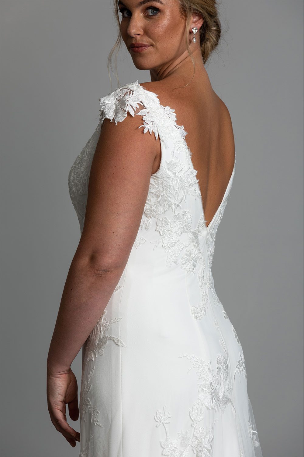 Jayna Wedding Dress by Vinka Design 5