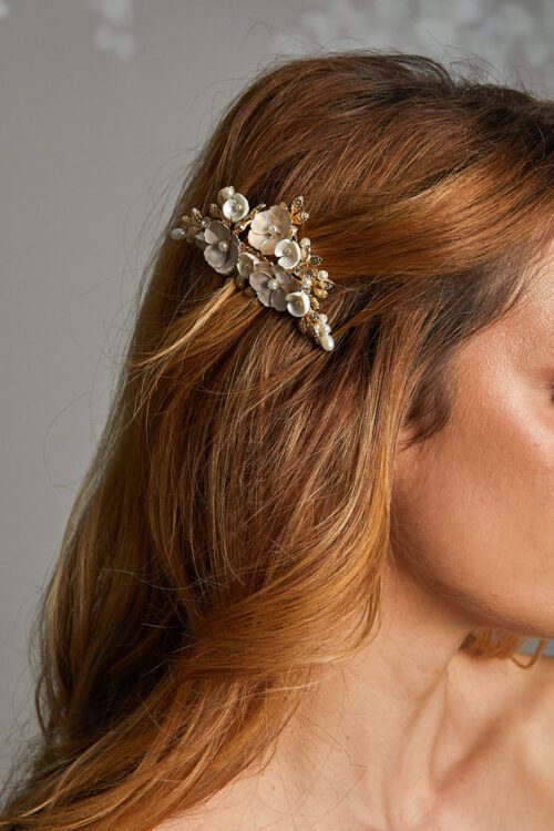 Iris is a small yet stunningly detailed headpiece. Comb fitting, featuring three delicate metal flowers in pearlescent gold coupled with gorgeous pearls.